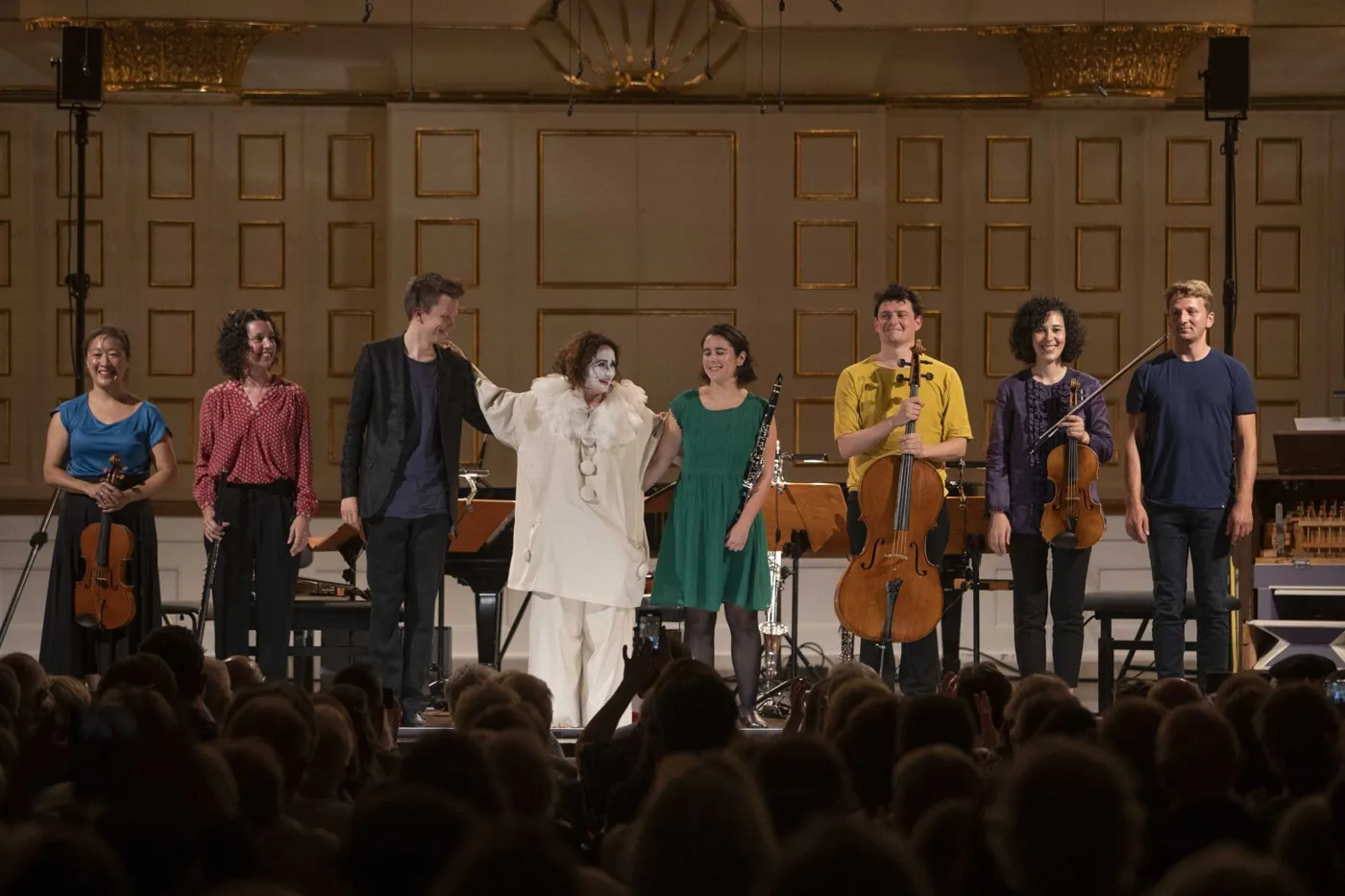 Foto-ID: #141664 Kammerkonzert Kopatchinskaja & Friends 2021: Meesun Hong Coleman (Violine/Viola), Joonas Ahonen (Klavier), Júlia Gállego (Flöte/Piccolo), Patricia Kopatchinskaja (Sprechgesang/Violine), Iris Zerdoud (Klarinette/Bassklarinette), Thomas Kaufmann (Violoncello), Patrizia Messana (Viola), Johannes Wilhelm (Harmonium) © SF / Marco Borrelli